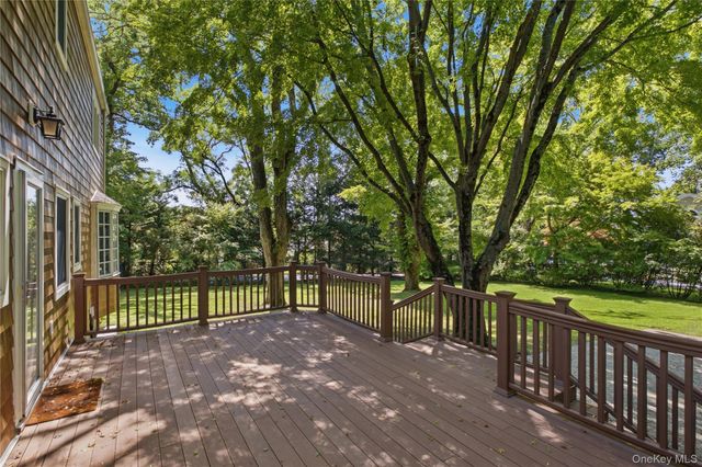 505 Bryant Avenue, Roslyn Harbor, NY 11576