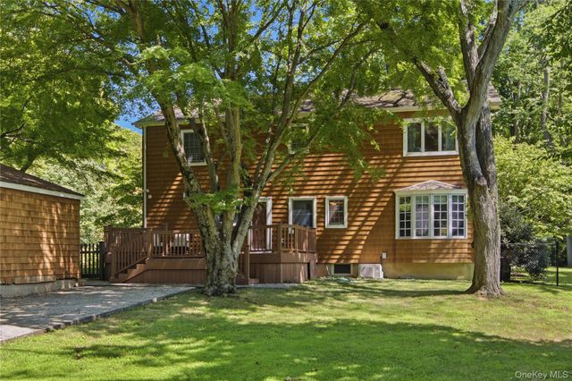 505 Bryant Avenue, Roslyn Harbor, NY 11576