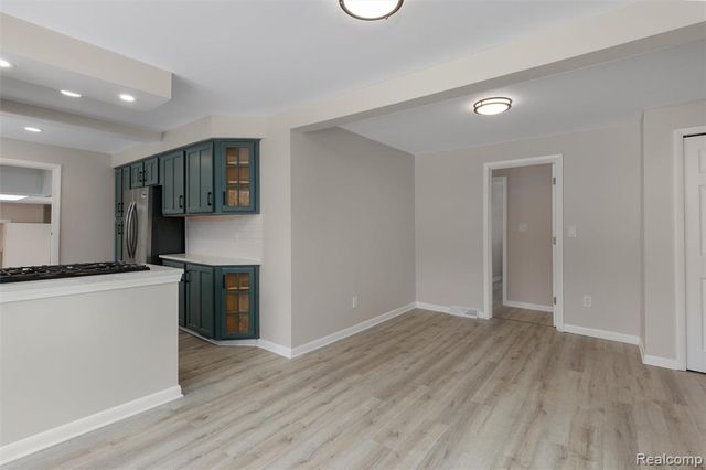 21305 Oxford Avenue, Farmington Hills, MI 48336