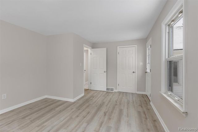 21305 Oxford Avenue, Farmington Hills, MI 48336