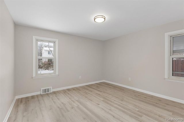 21305 Oxford Avenue, Farmington Hills, MI 48336