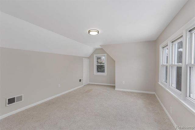 21305 Oxford Avenue, Farmington Hills, MI 48336