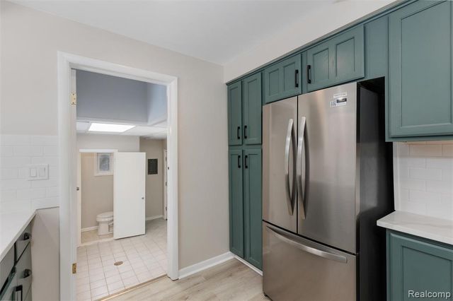 21305 Oxford Avenue, Farmington Hills, MI 48336