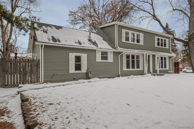 21305 Oxford Avenue, Farmington Hills, MI 48336