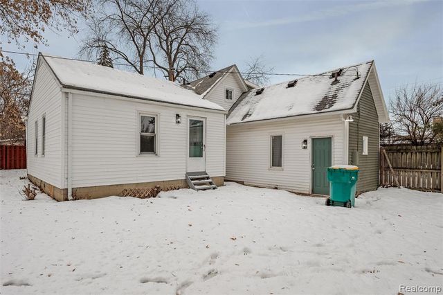 21305 Oxford Avenue, Farmington Hills, MI 48336