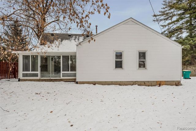 21305 Oxford Avenue, Farmington Hills, MI 48336