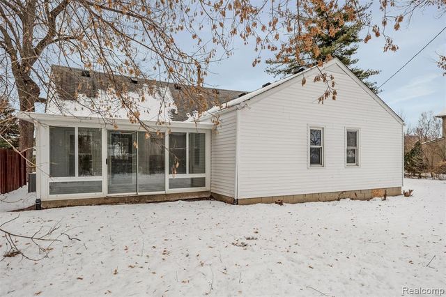 21305 Oxford Avenue, Farmington Hills, MI 48336