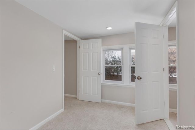 21305 Oxford Avenue, Farmington Hills, MI 48336