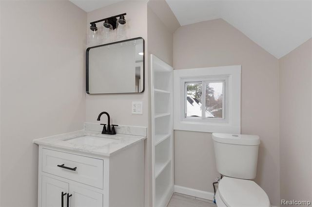 21305 Oxford Avenue, Farmington Hills, MI 48336