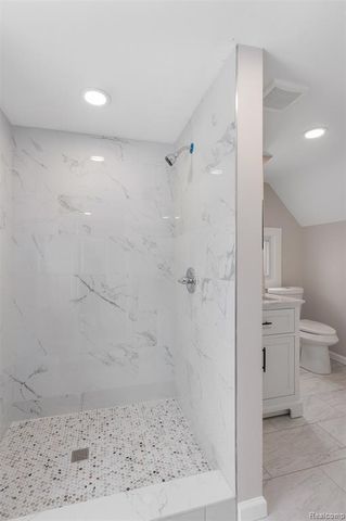 21305 Oxford Avenue, Farmington Hills, MI 48336