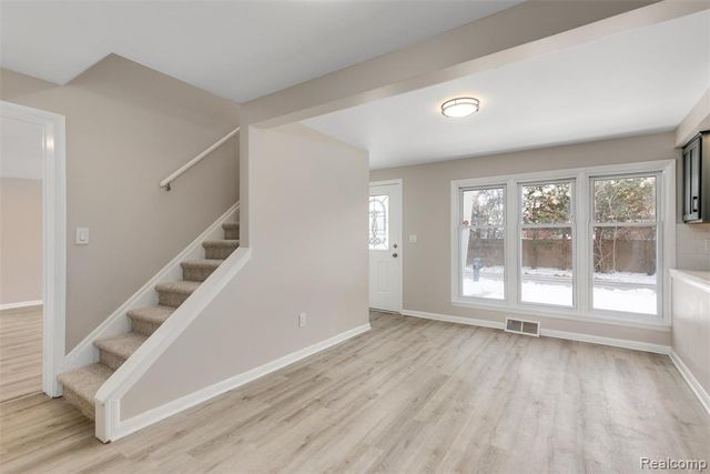 21305 Oxford Avenue, Farmington Hills, MI 48336