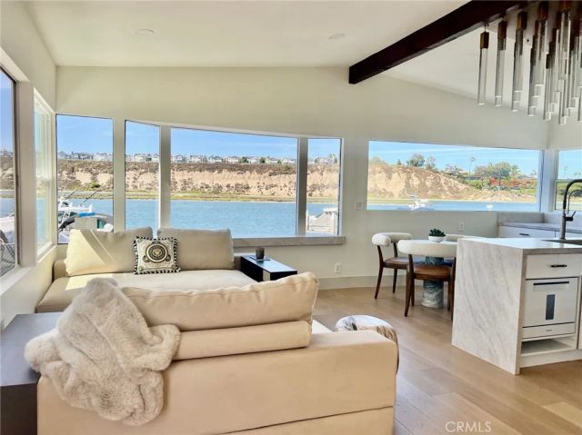 24 Saratoga, Newport Beach, CA 92660