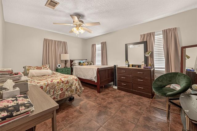 5943 Southlark Street, Houston, TX 77033