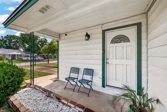 5943 Southlark Street, Houston, TX 77033