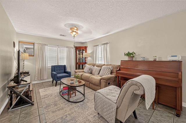5943 Southlark Street, Houston, TX 77033