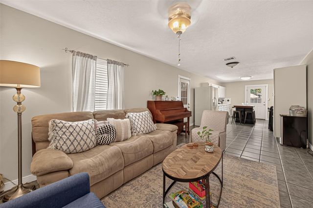 5943 Southlark Street, Houston, TX 77033