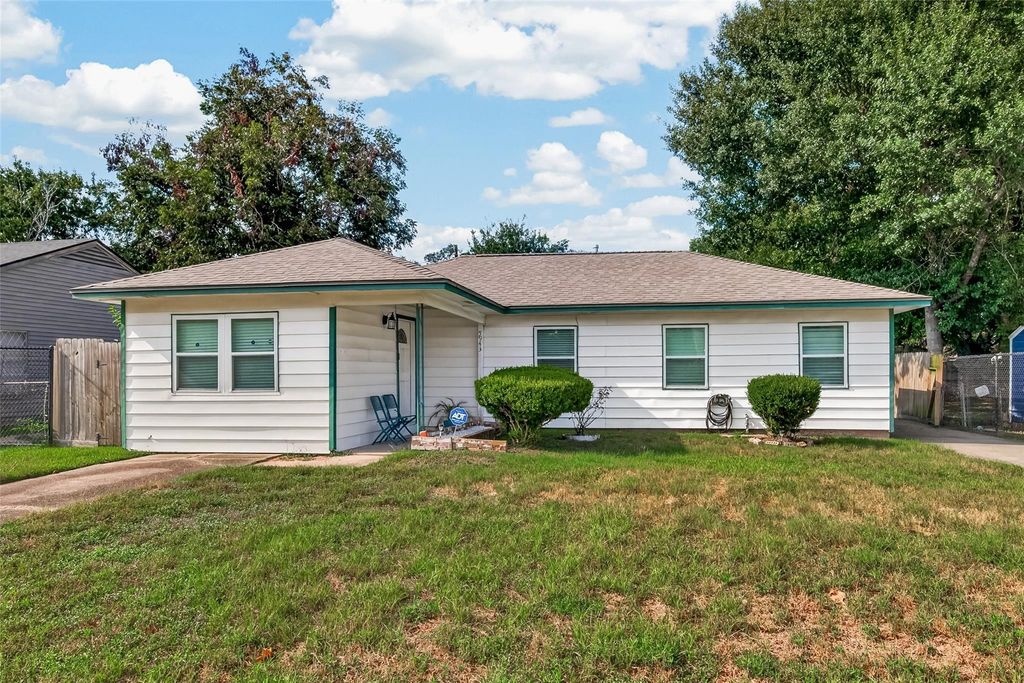 5943 Southlark Street, Houston, TX 77033