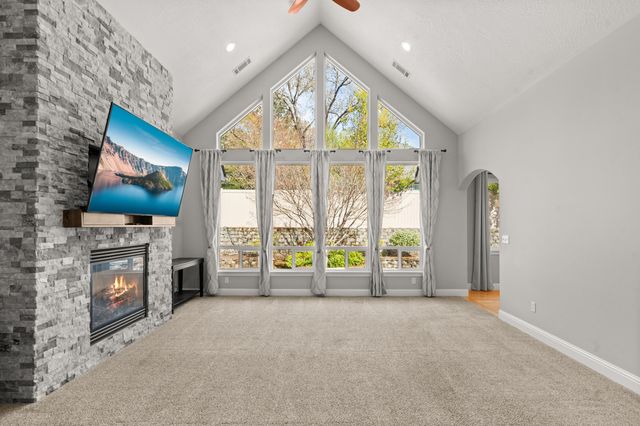 1868 NW F Street, Grants Pass, OR 97526