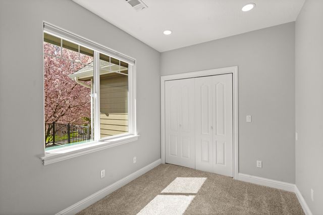 1868 NW F Street, Grants Pass, OR 97526