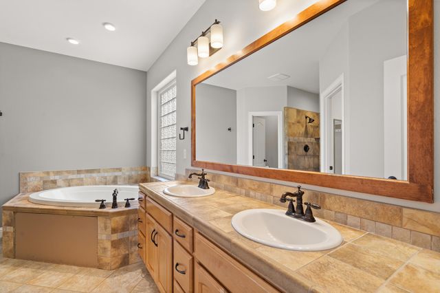 1868 NW F Street, Grants Pass, OR 97526