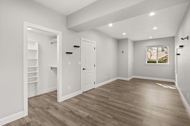 1868 NW F Street, Grants Pass, OR 97526