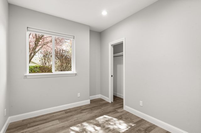 1868 NW F Street, Grants Pass, OR 97526