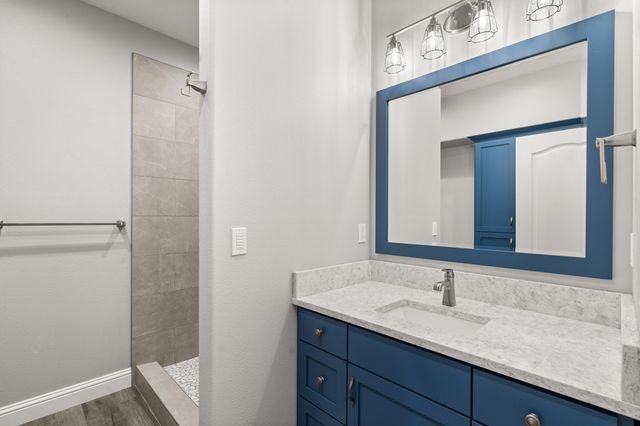 1868 NW F Street, Grants Pass, OR 97526