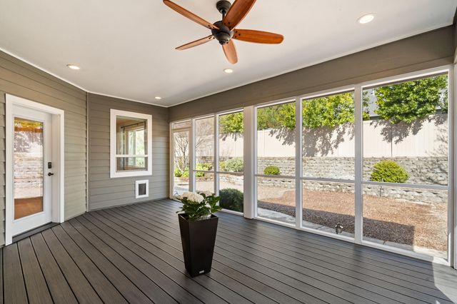 1868 NW F Street, Grants Pass, OR 97526