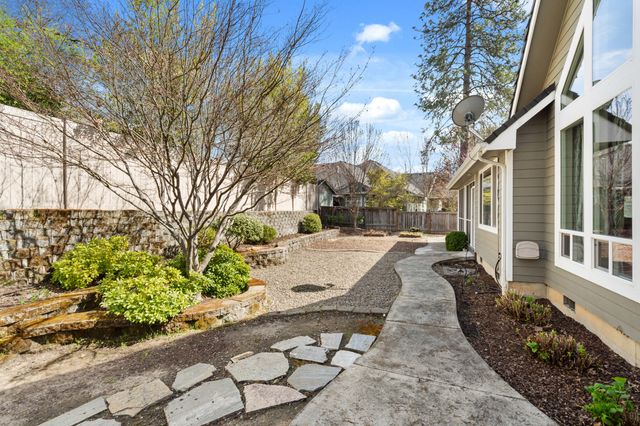 1868 NW F Street, Grants Pass, OR 97526