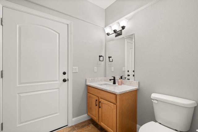 1868 NW F Street, Grants Pass, OR 97526