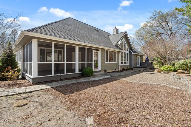 1868 NW F Street, Grants Pass, OR 97526