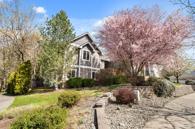 1868 NW F Street, Grants Pass, OR 97526