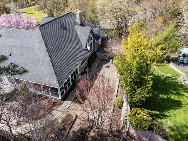 1868 NW F Street, Grants Pass, OR 97526