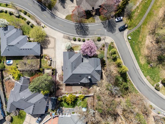 1868 NW F Street, Grants Pass, OR 97526