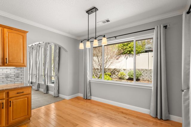 1868 NW F Street, Grants Pass, OR 97526