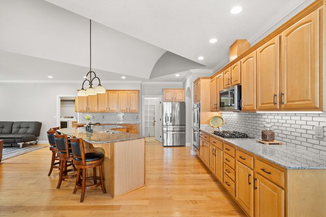 1868 NW F Street, Grants Pass, OR 97526