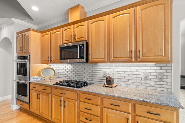 1868 NW F Street, Grants Pass, OR 97526