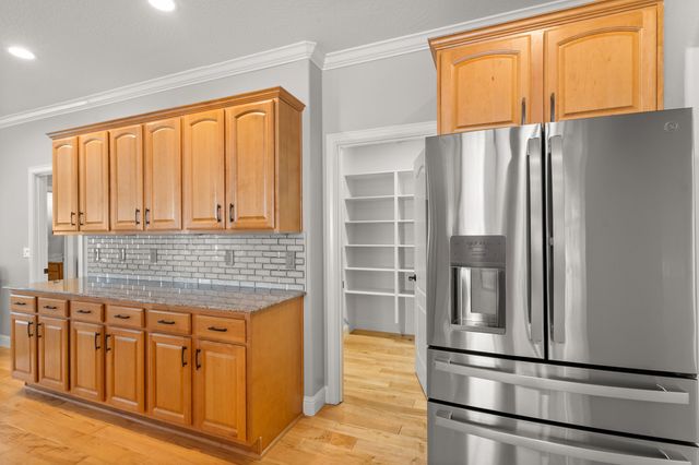 1868 NW F Street, Grants Pass, OR 97526