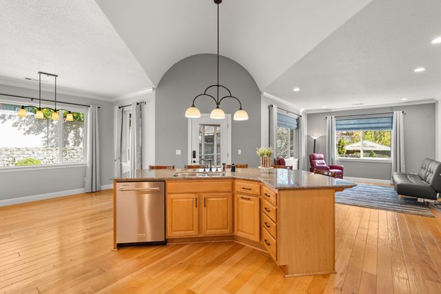 1868 NW F Street, Grants Pass, OR 97526