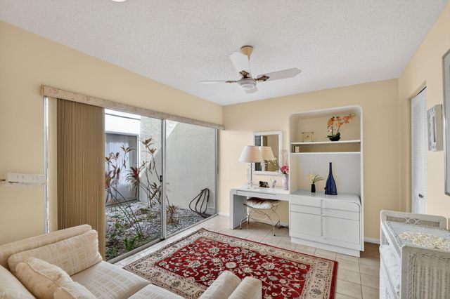 6730 Starkeys Place, Lake Worth, FL 33467