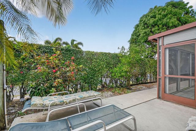 6730 Starkeys Place, Lake Worth, FL 33467