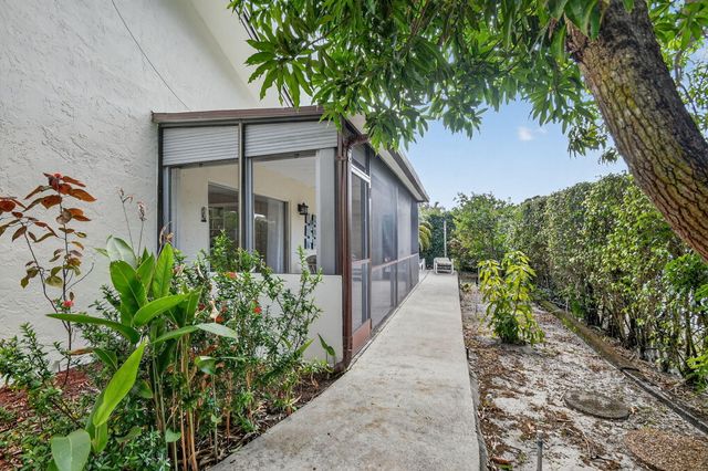 6730 Starkeys Place, Lake Worth, FL 33467