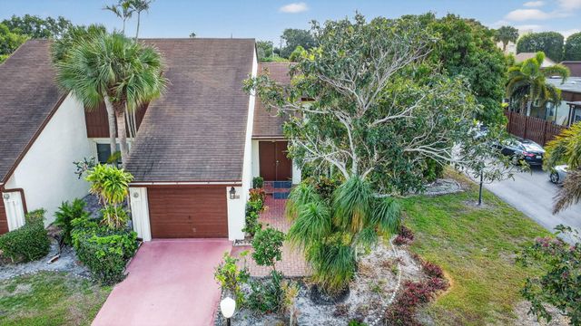 6730 Starkeys Place, Lake Worth, FL 33467