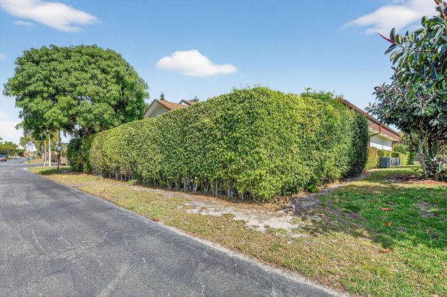 6730 Starkeys Place, Lake Worth, FL 33467