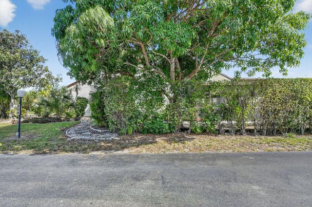 6730 Starkeys Place, Lake Worth, FL 33467