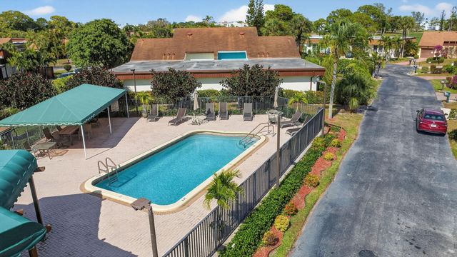 6730 Starkeys Place, Lake Worth, FL 33467