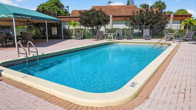 6730 Starkeys Place, Lake Worth, FL 33467