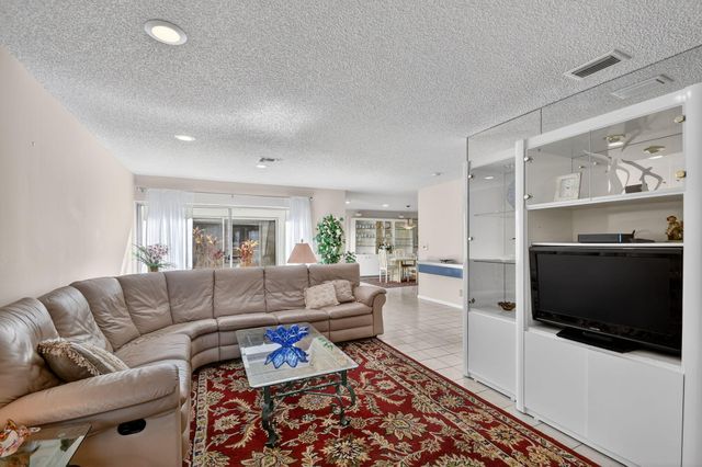 6730 Starkeys Place, Lake Worth, FL 33467