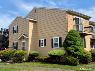 11 Deer Run 11, Bethel, CT 06801