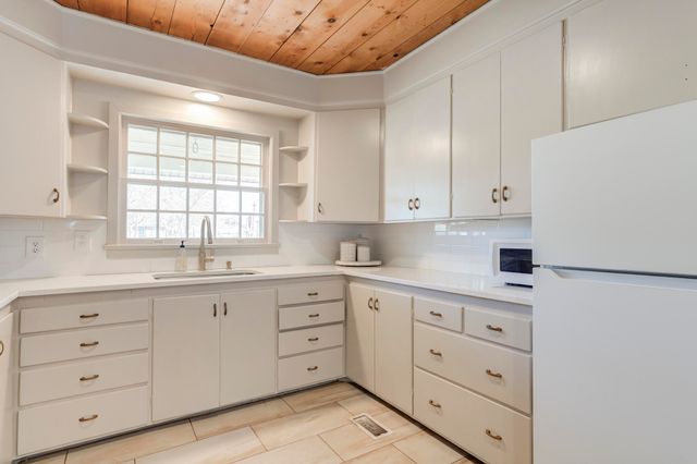 2401 28th Street, Lubbock, TX 79411